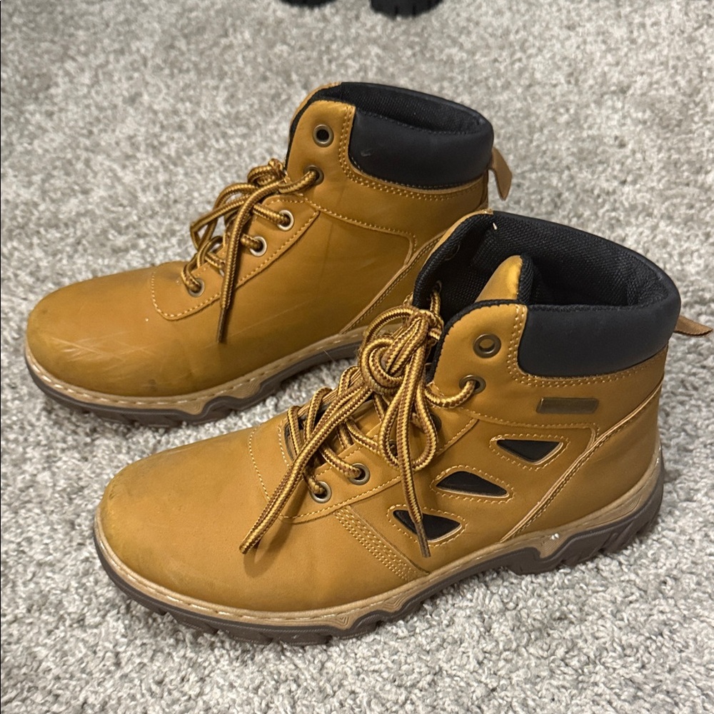 Tan Leather Women’s Hiking Boots